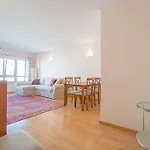 Апартаменты 1-minute Walk To The Metro And 2 To The Supermarket *