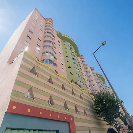 1-minute Walk To The Metro And 2 To The Supermarket * Лиссабон