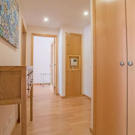 Apartment 1-minute Walk To The Metro And 2 To The Supermarket Lisbon
