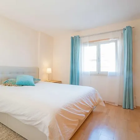 1-minute Walk To The Metro And 2 To The Supermarket