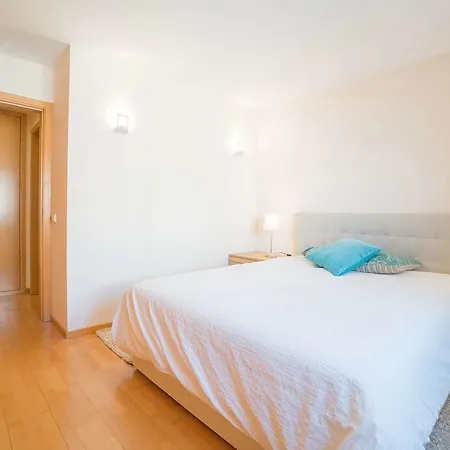 1-minute Walk To The Metro And 2 To The Supermarket Apartament