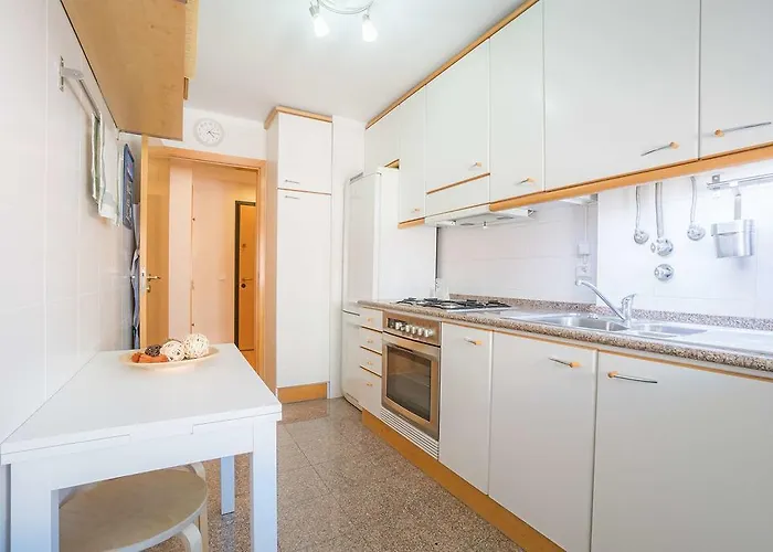 Apartment 1-minute Walk To The Metro And 2 To The Supermarket Lisbon