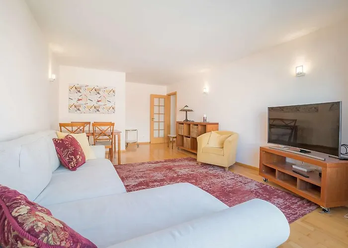 Apartment 1-minute Walk To The Metro And 2 To The Supermarket