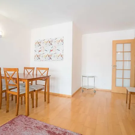 Apartman 1-minute Walk To The Metro And 2 To The Supermarket *