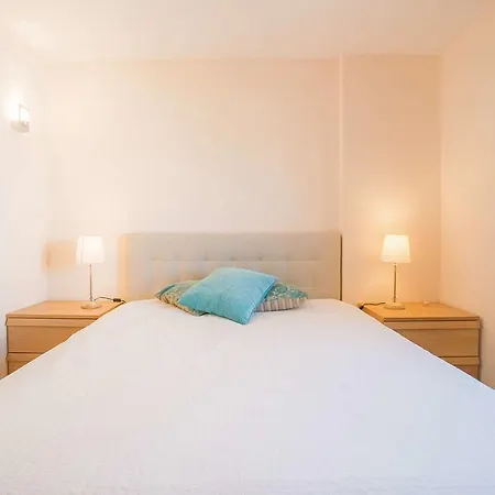 1-minute Walk To The Metro And 2 To The Supermarket Apartman