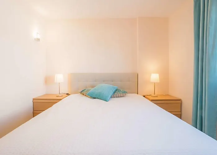 1-minute Walk To The Metro And 2 To The Supermarket Apartment