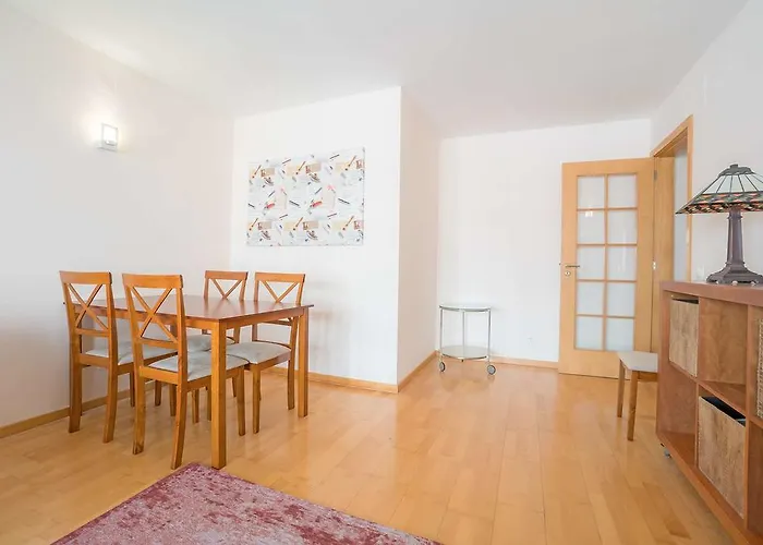 Apartment 1-minute Walk To The Metro And 2 To The Supermarket *