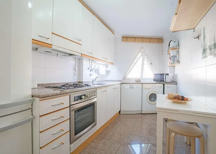 1-minute Walk To The Metro And 2 To The Supermarket Apartment Lisbon