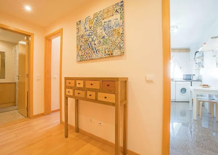 Apartment 1-minute Walk To The Metro And 2 To The Supermarket *